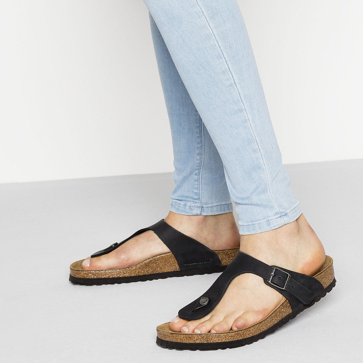 Gizeh Oiled Leather in Color Black | Birkenstock