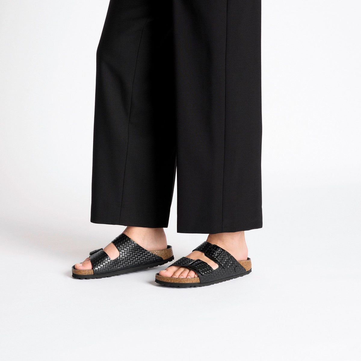Arizona Leather in Color Woven Embossed Black | Birkenstock