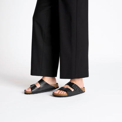 Arizona Leather in Color Woven Embossed Black | Birkenstock