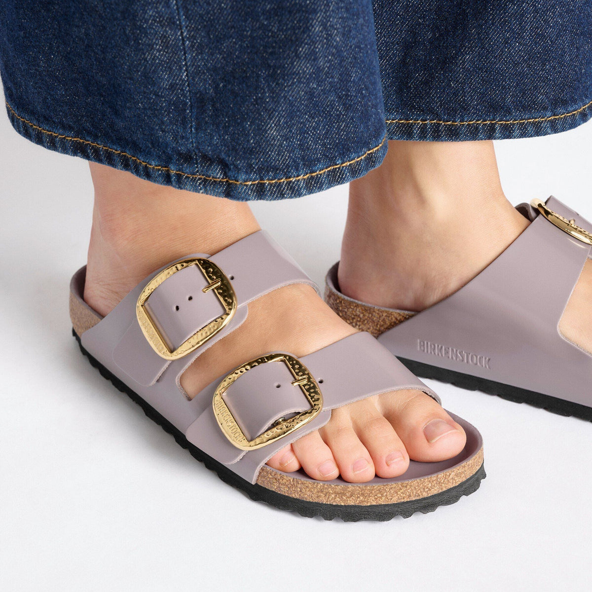 Arizona Hammered Big Buckle Natural Leather Patent in Color High-Shine Faded Purple | Birkenstock
