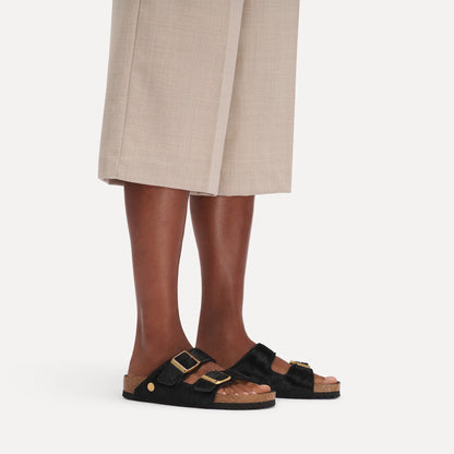 Arizona Fur in Color Black | Birkenstock