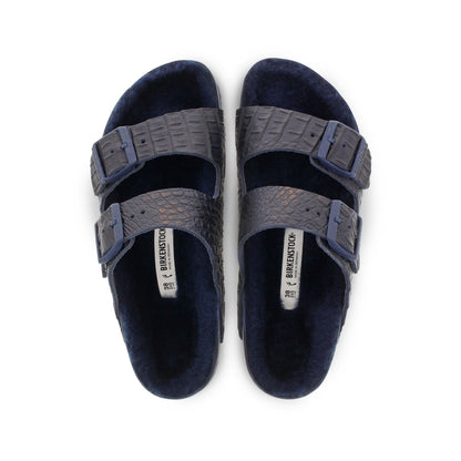 Arizona Leather in Color Croco Navy | Birkenstock