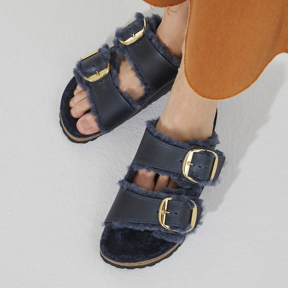 Arizona Big Buckle Shearling Oiled Leather in Color Midnight Blue | Birkenstock