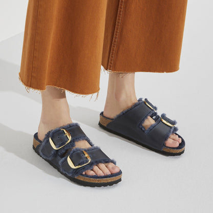 Arizona Big Buckle Shearling Oiled Leather in Color Midnight Blue | Birkenstock