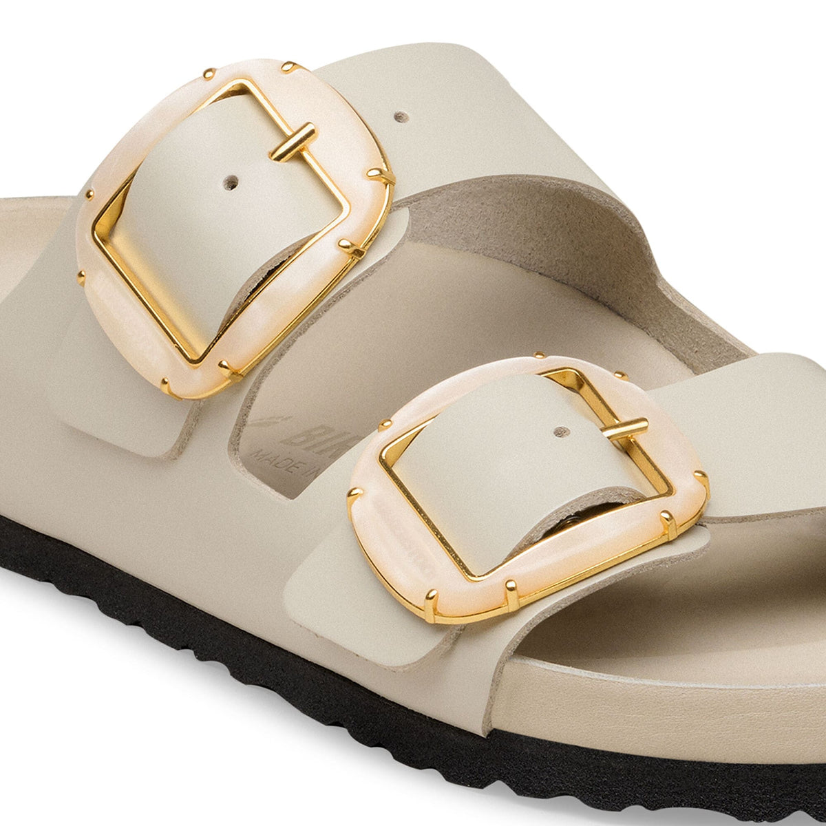 Arizona Big Buckle Pearl Natural Leather Patent in Color High-Shine Oyster | Birkenstock