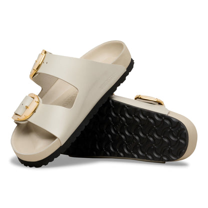 Arizona Big Buckle Pearl Natural Leather Patent in Color High-Shine Oyster | Birkenstock