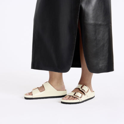 Arizona Big Buckle Natural Leather Patent in Color High Shine Ecru | Birkenstock