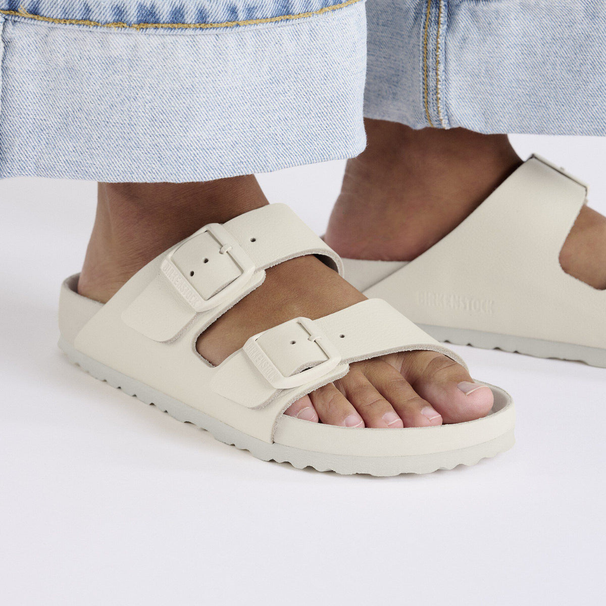 Arizona Leather in Color Eggshell | Birkenstock