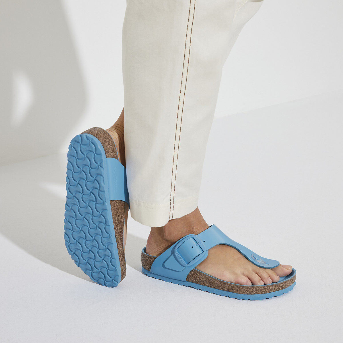 Gizeh Big Buckle Natural Leather Patent in Color High Shine Sky Blue | Birkenstock