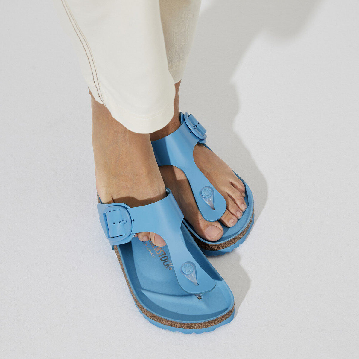 Gizeh Big Buckle Natural Leather Patent in Color High Shine Sky Blue | Birkenstock