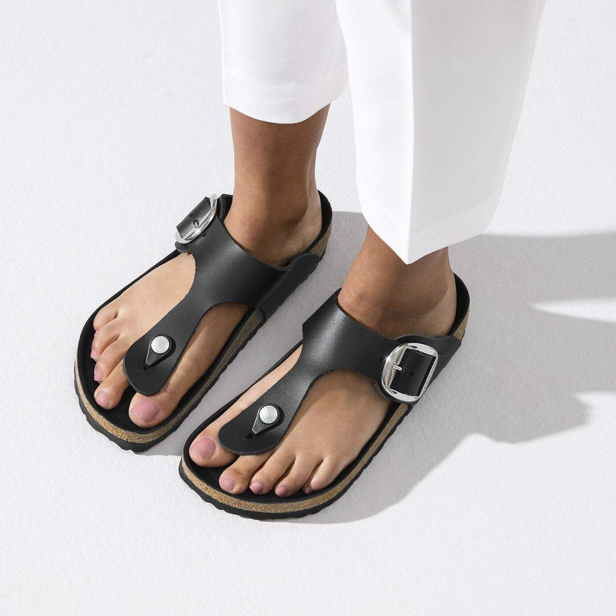 Gizeh Big Buckle Oiled Leather in Color Black | Birkenstock