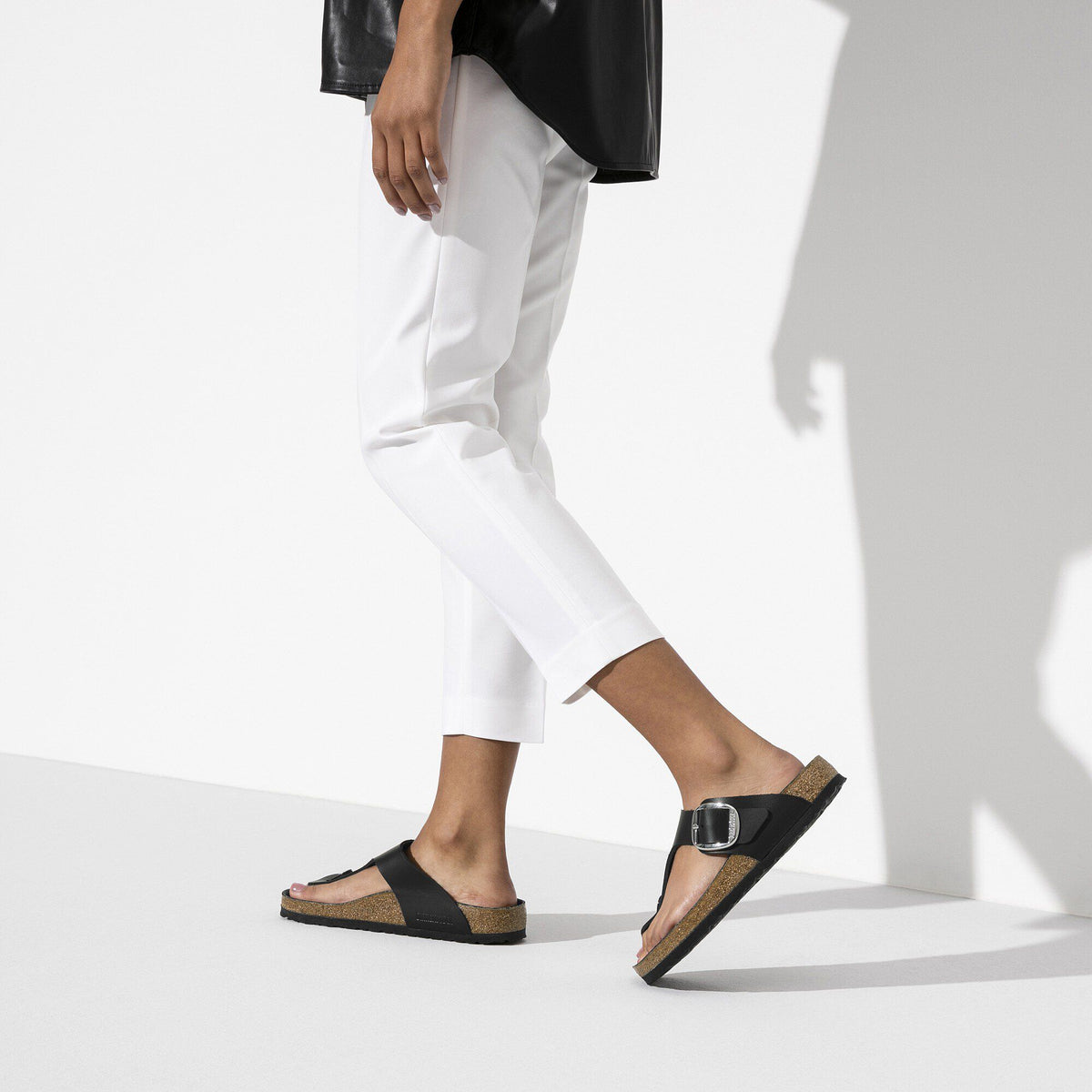 Gizeh Big Buckle Oiled Leather in Color Black | Birkenstock
