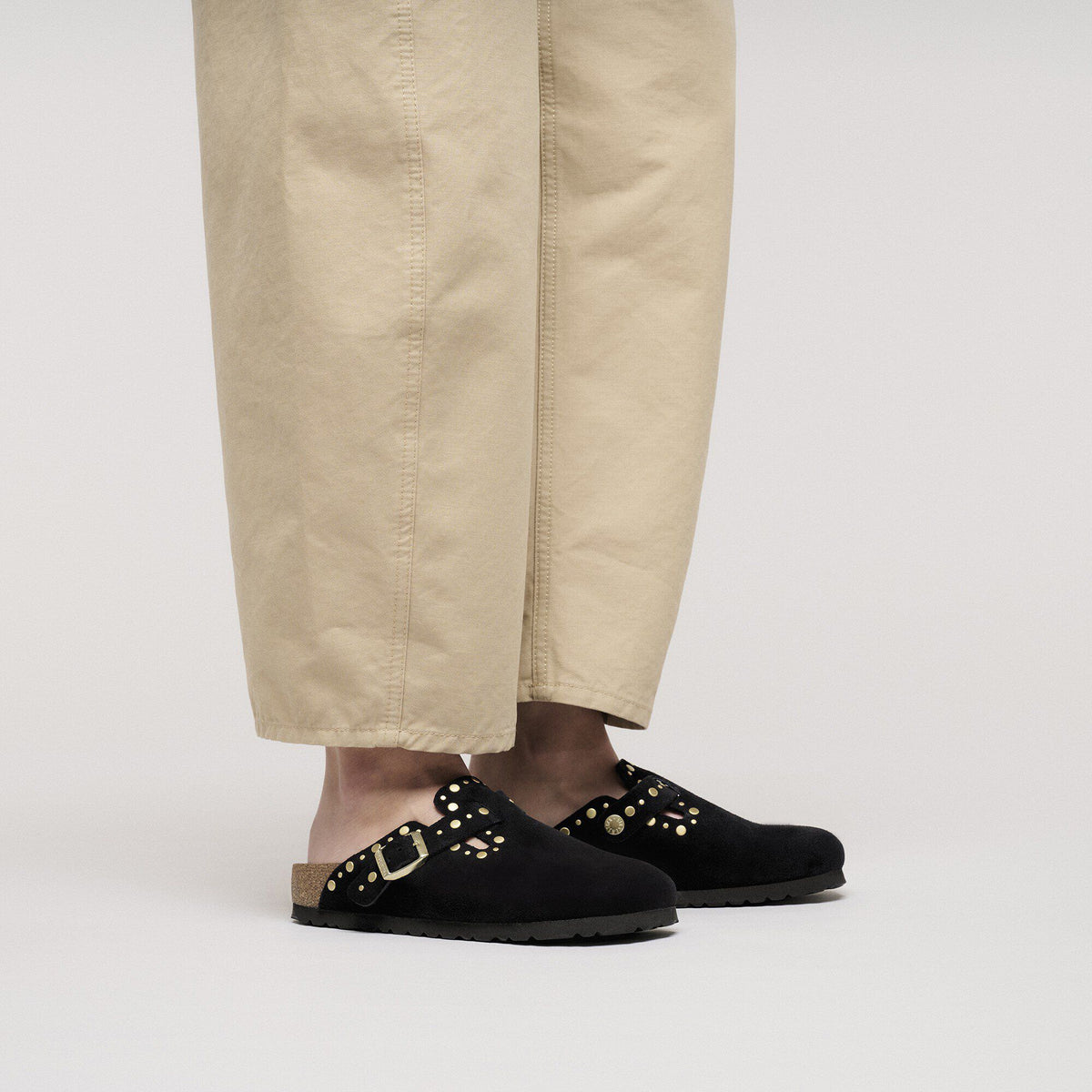 Boston Rivets Suede Leather in Color Black | Birkenstock
