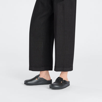 Boston Leather in Color Black | Birkenstock