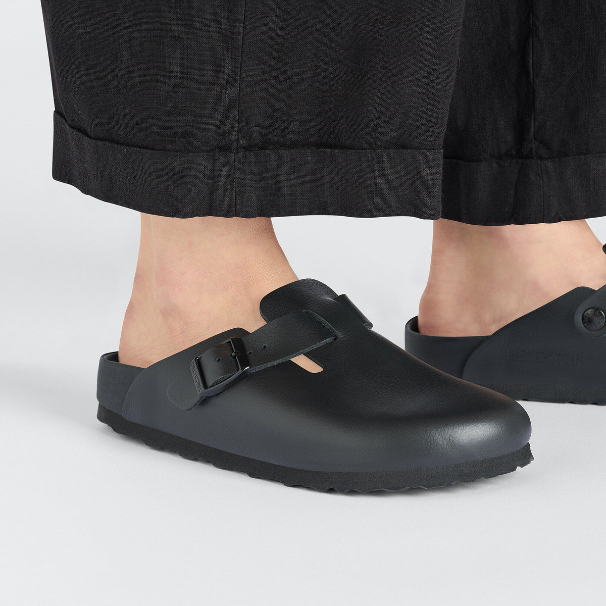Boston Leather in Color Black | Birkenstock