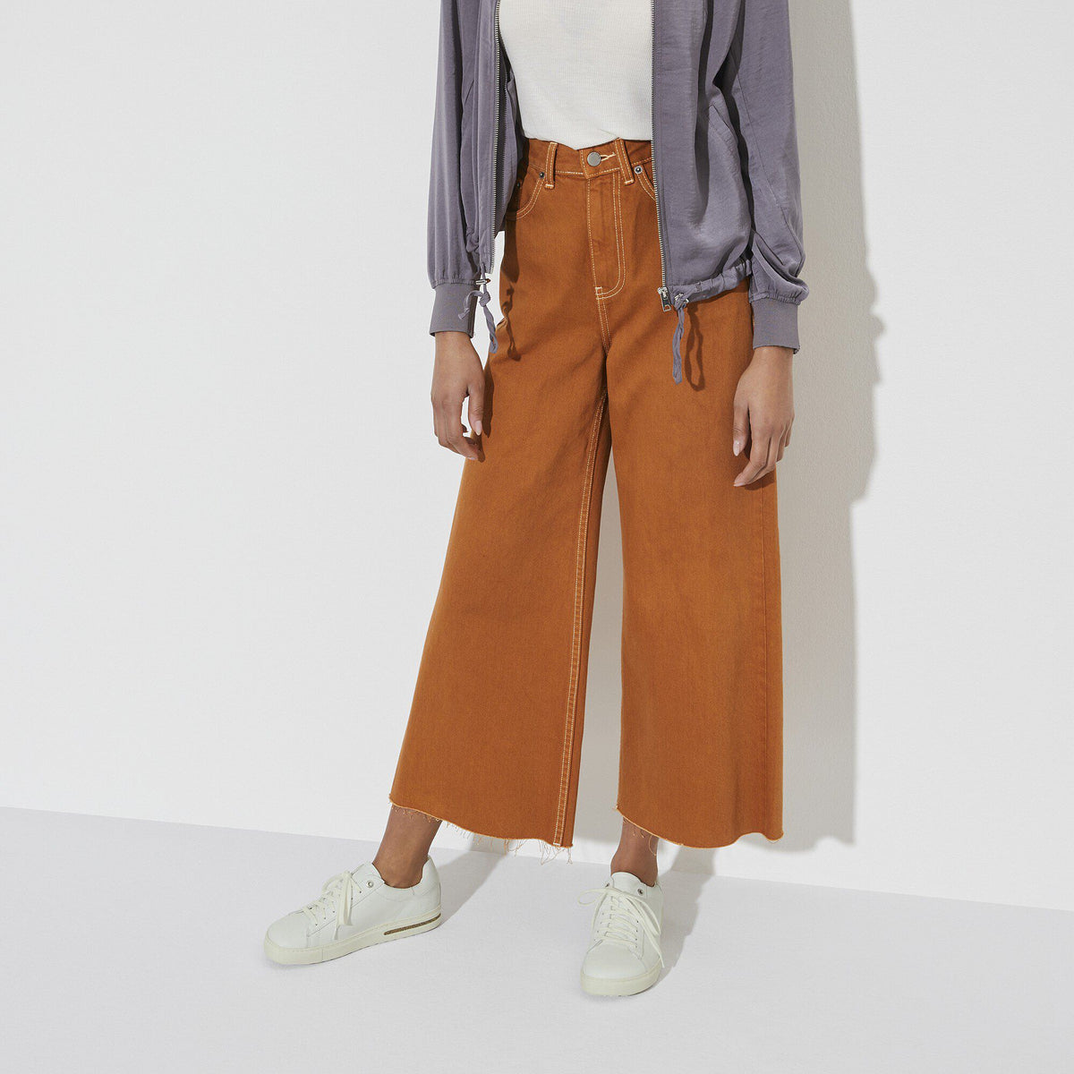 Bend Low Leather in Color White | Birkenstock