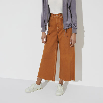 Bend Low Leather in Color White | Birkenstock