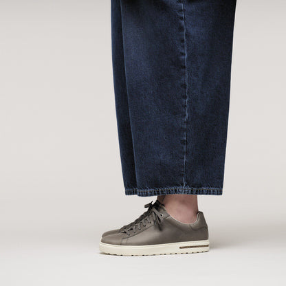 Bend Low Leather in Color Iron | Birkenstock