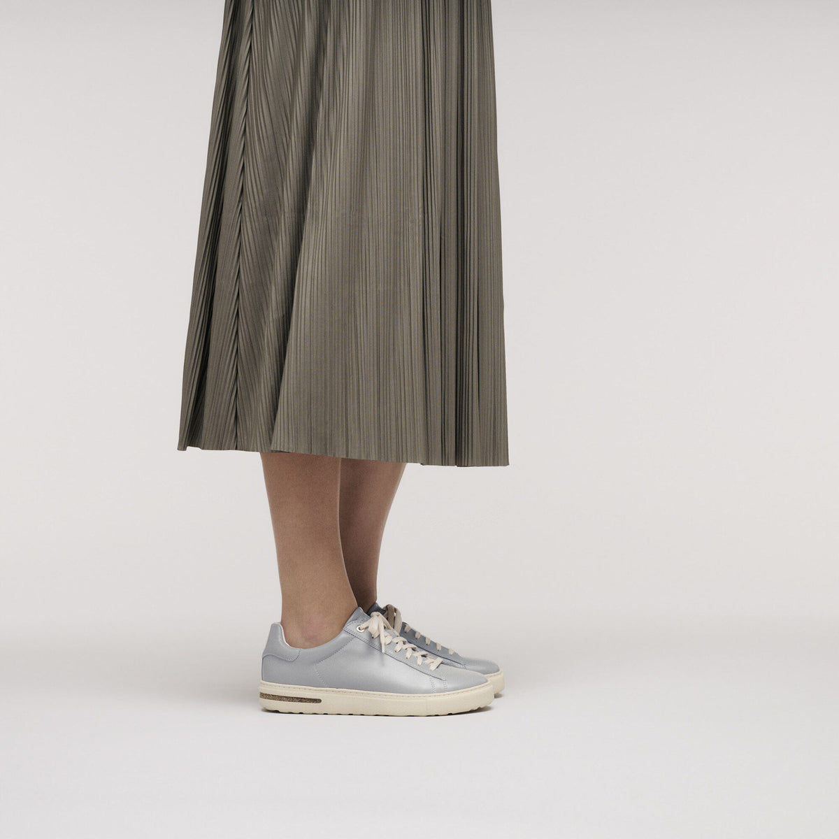 Bend Low Natural Leather Patent in Color Stone Coin | Birkenstock