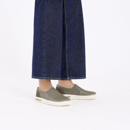 Oswego Mixed Leather in Color Concrete Gray | Birkenstock