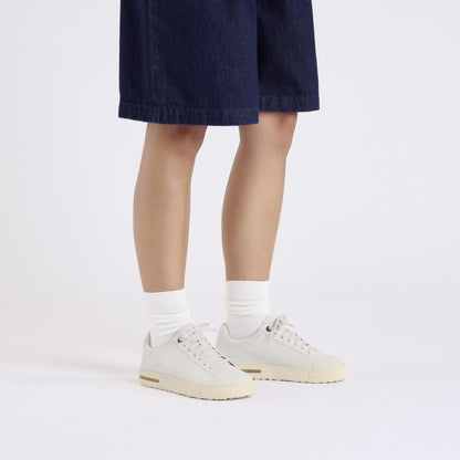 Bend Low Suede Leather in Color Antique White | Birkenstock