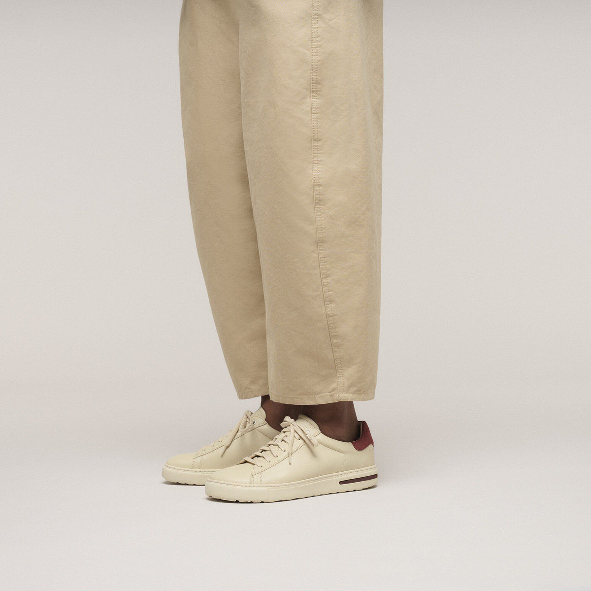 Bend Low Leather in Color Eggshell/Zinfandel | Birkenstock