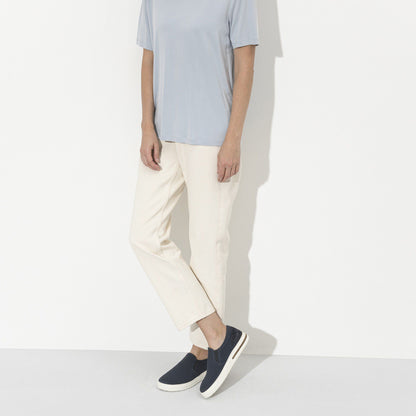 Oswego Canvas-Suede in Color Midnight Blue | Birkenstock