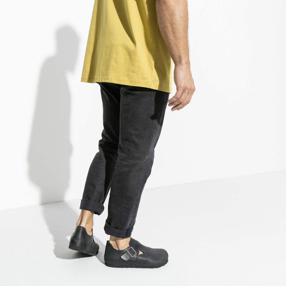 London Oiled Leather in Color Black | Birkenstock