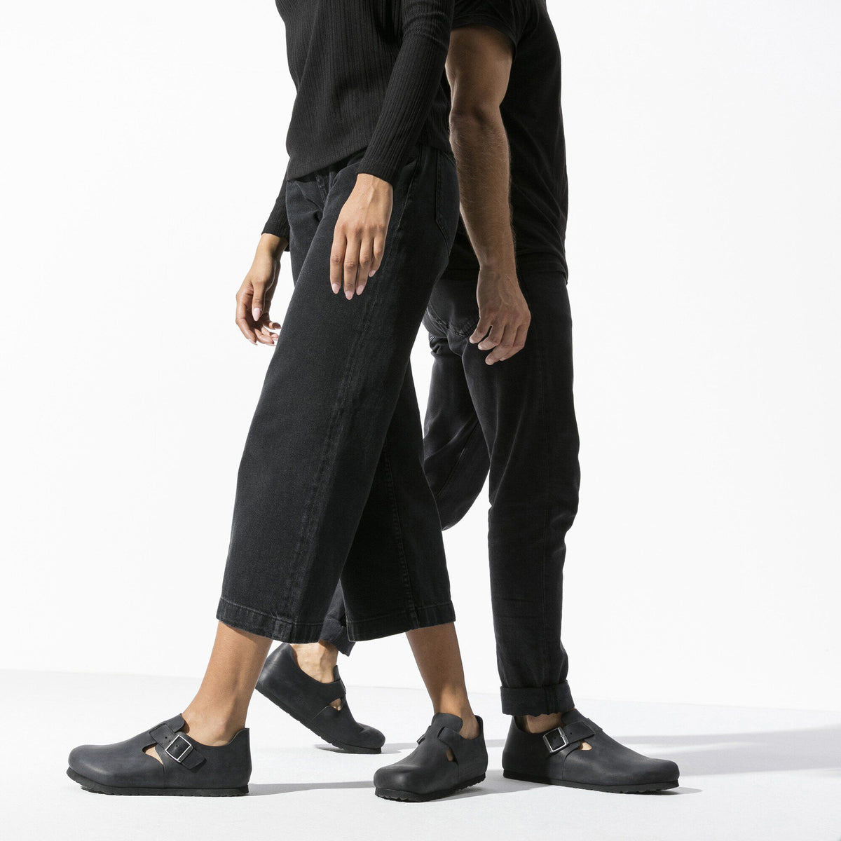 London Oiled Leather in Color Black | Birkenstock
