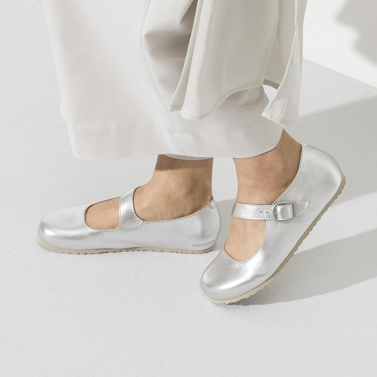 Tracy Leather in Color Silver | Birkenstock