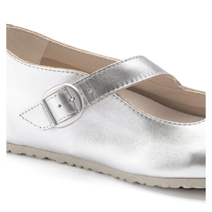 Tracy Leather in Color Silver | Birkenstock