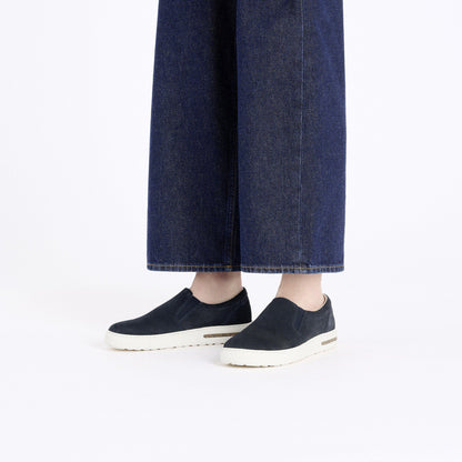 Oswego Suede Leather in Color Midnight Blue | Birkenstock
