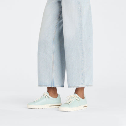 Bend Low Leather in Color Surf Green | Birkenstock