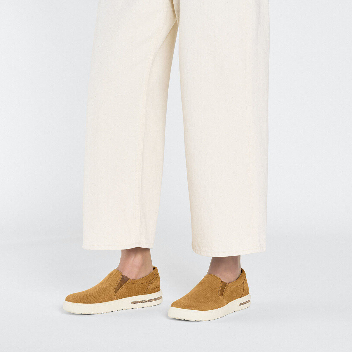 Oswego Suede Leather in Color Cork Brown | Birkenstock