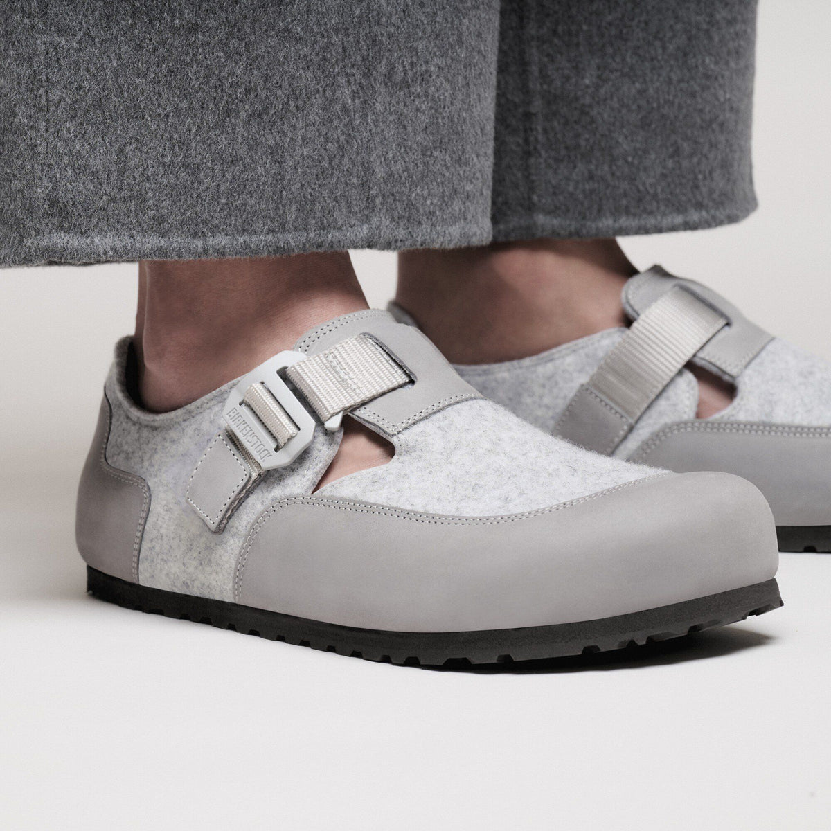 London Nova Leather/Textile/Felt in Color Stone Coin | Birkenstock