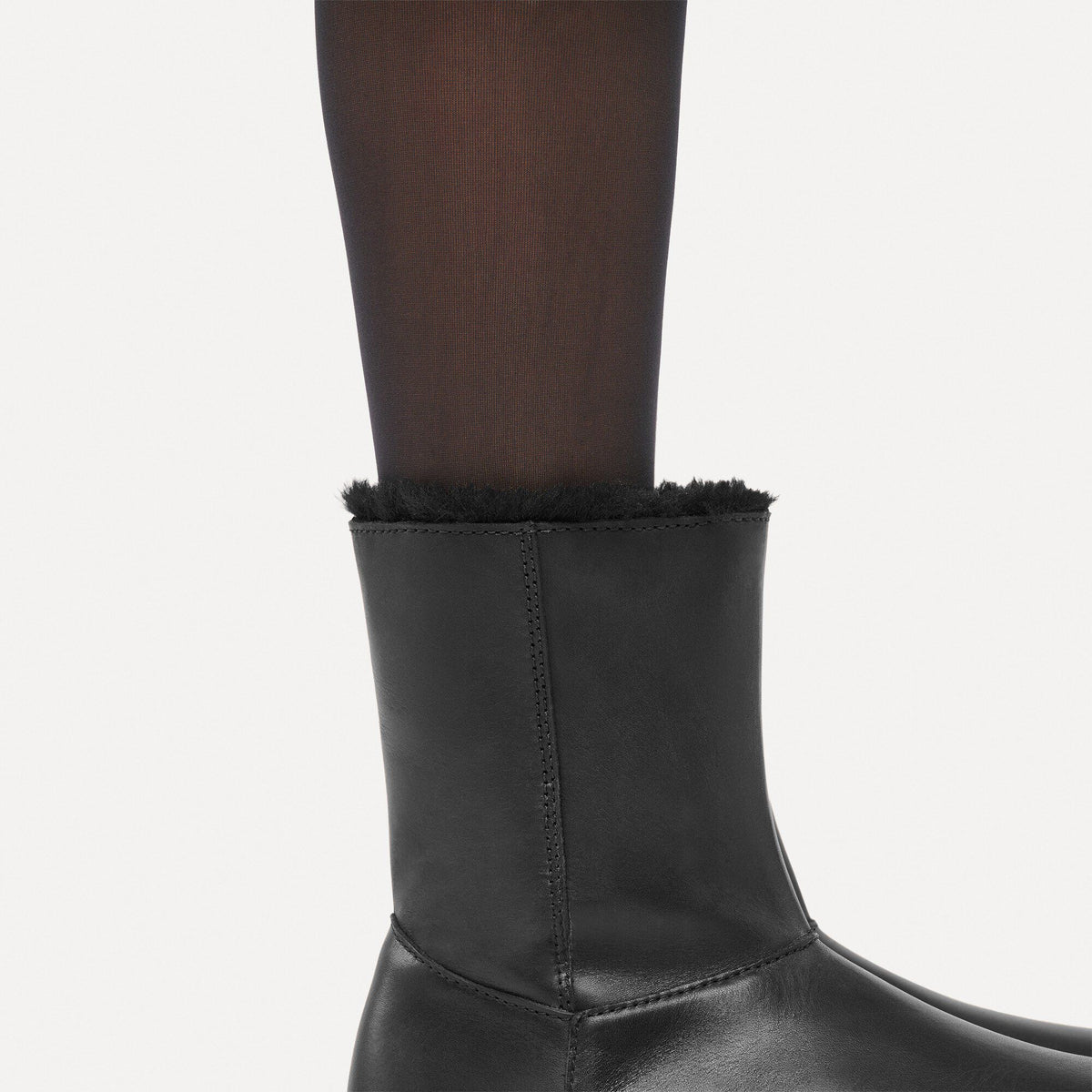 Uppsala Zip Shearling Leather in Color Black | Birkenstock