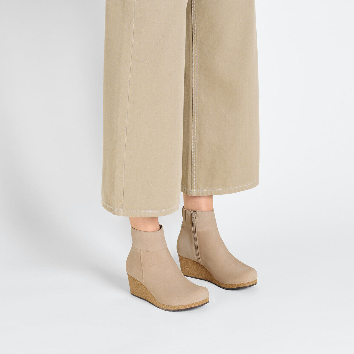 Ebba Suede Leather in Color Warm Sand | Birkenstock