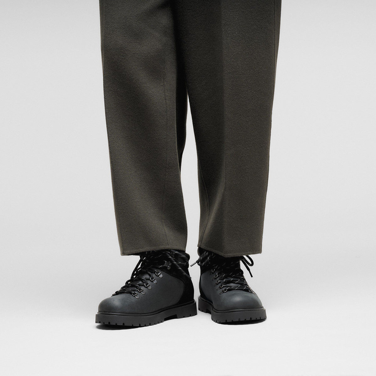 Jackson Nubuck-Suede Leather in Color Black | Birkenstock