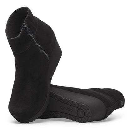 Ebba Suede Leather in Color Black/Black | Birkenstock