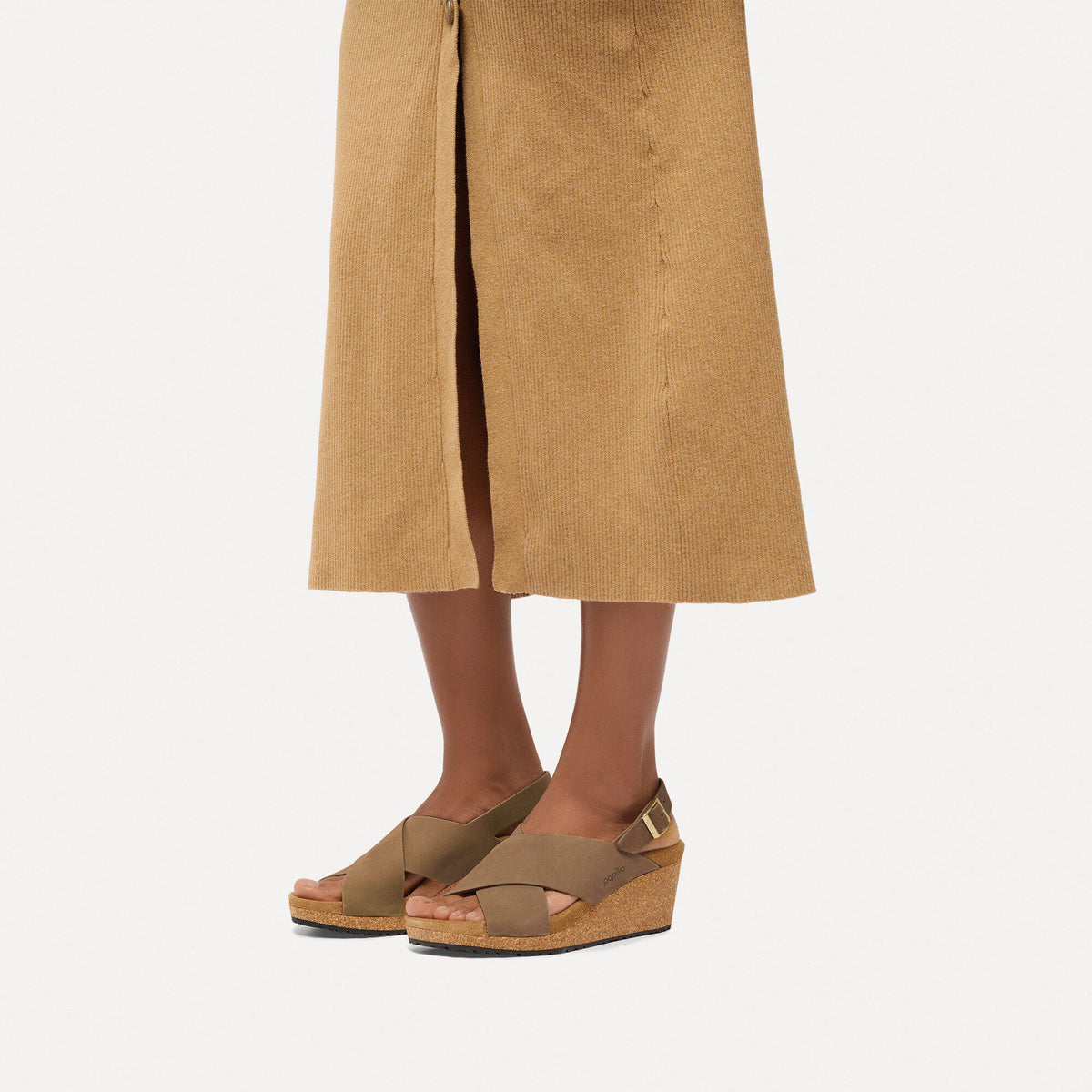 Samira Nubuck Leather in Color Dark Tea | Birkenstock