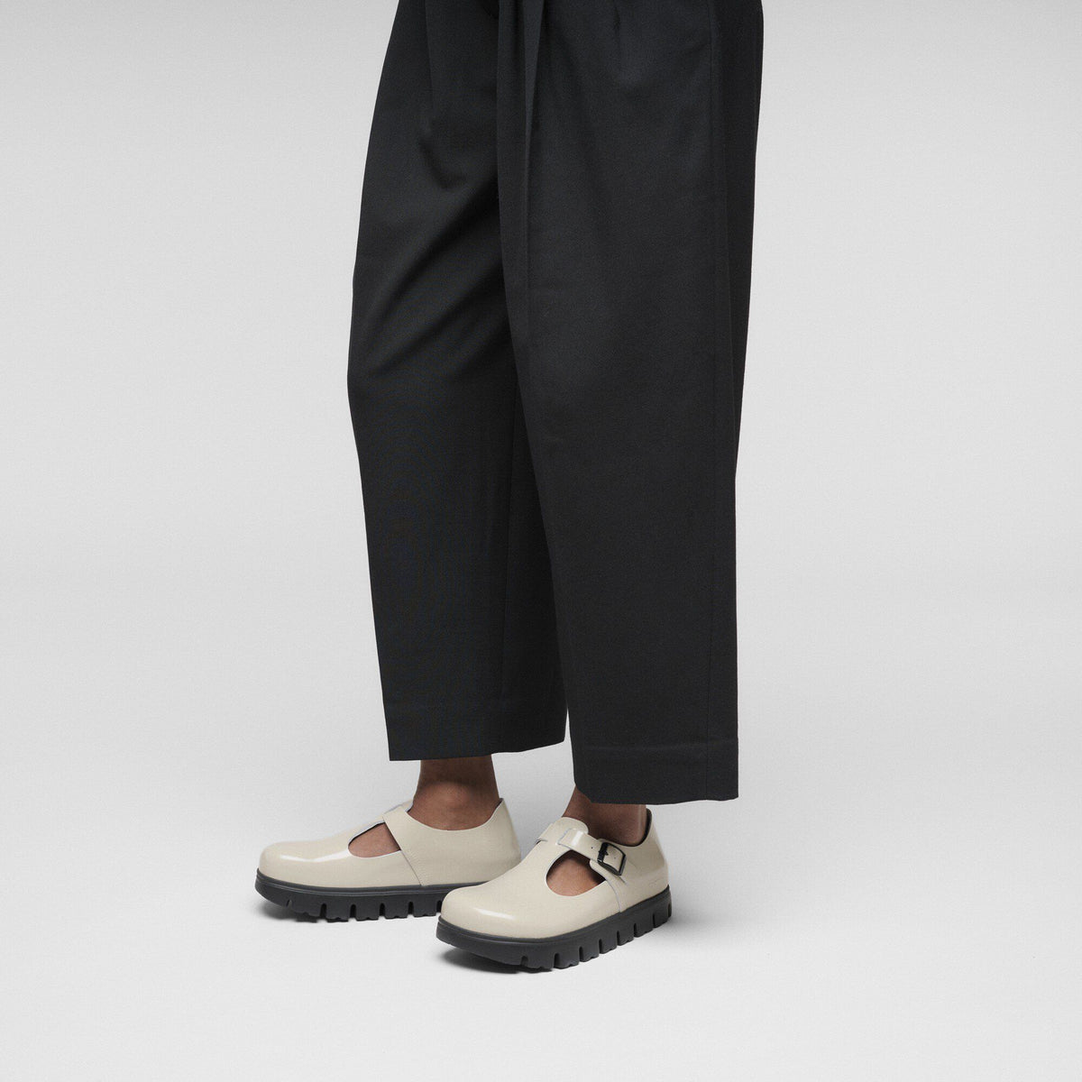 Paris Chunky Leather in Color Oyster | Birkenstock