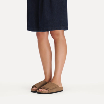 Solana Suede Leather in Color Dark Tea | Birkenstock