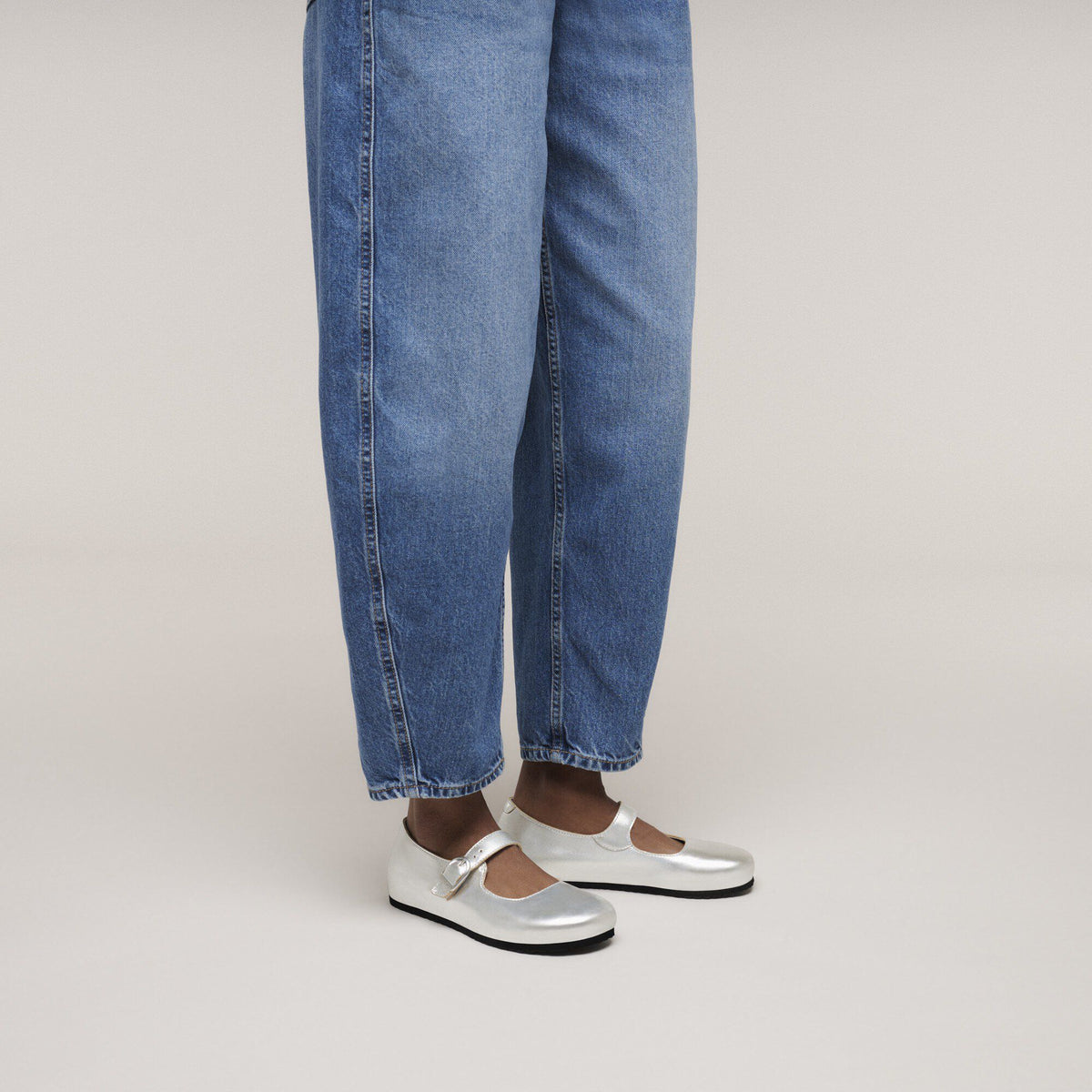 Santa Clarita Leather in Color Silver | Birkenstock