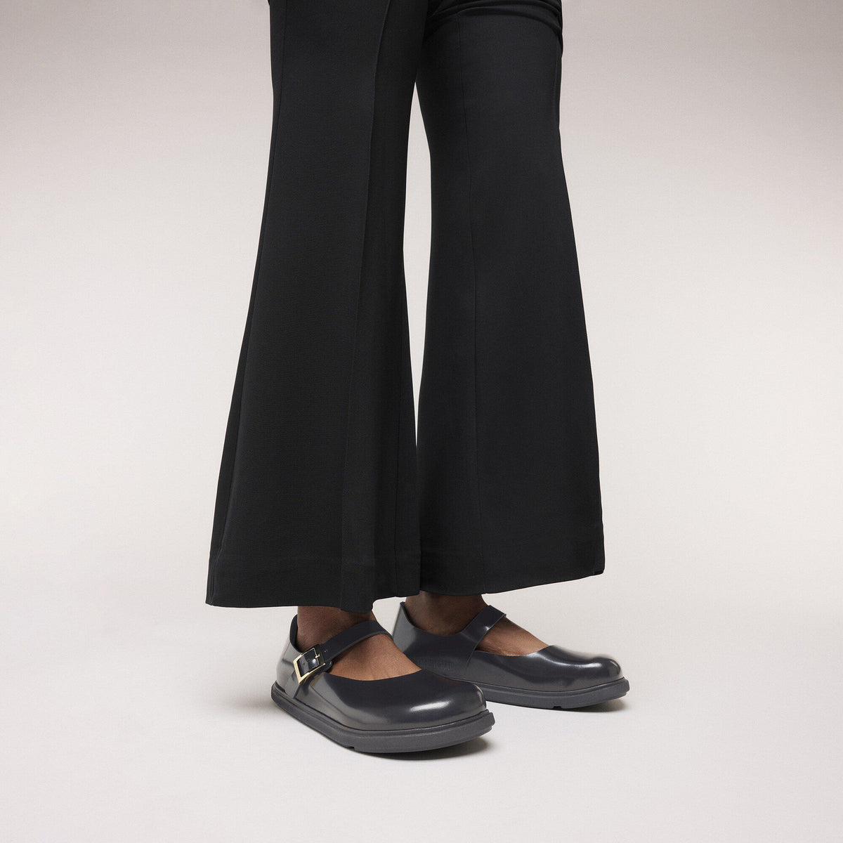 Mantova Droplet Buckle Natural Leather Patent in Color High Shine Black | Birkenstock