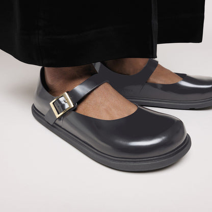 Mantova Droplet Buckle Natural Leather Patent in Color High Shine Black | Birkenstock
