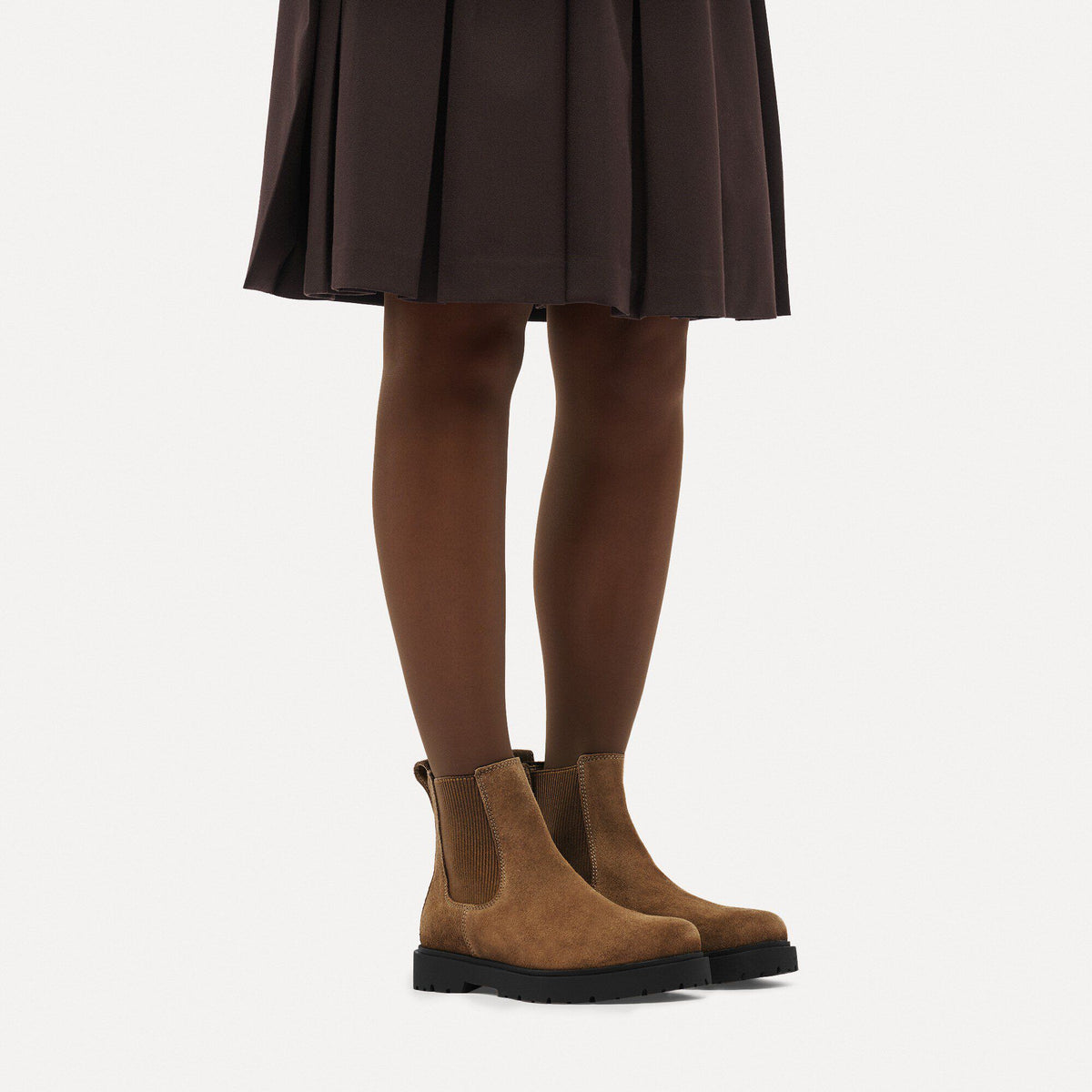 Highwood Suede Leather in Color Dark Tea | Birkenstock